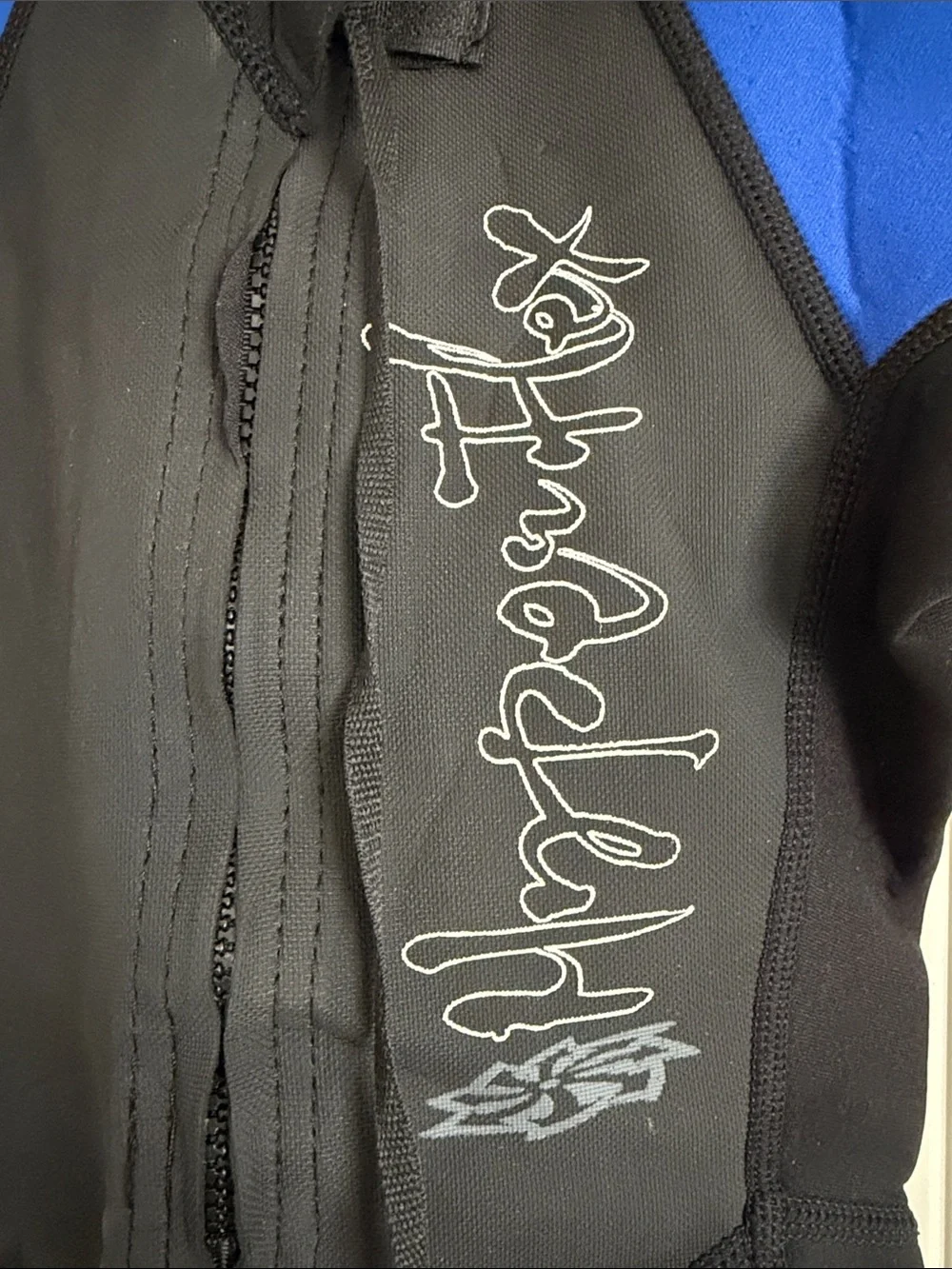 HydroFlex Kids Shorty Wetduit - Black with Blue Sleeves